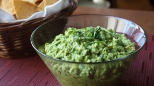 'Classic Guacamole Recipe - How to Make Guacamole Like a Guacamaster'