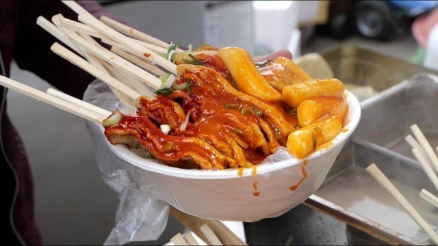 '빨간오뎅 , 빨간 어묵 , 전품목 500원  / red rice cake, fish cake - tteokbokki / korean street food'