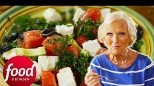 'Mary Berry\'s Vibrant Mint Salad Perfect For The Summer! | Mary Berry\'s Absolute Favourites'