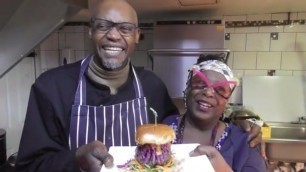 'How to make  Momma Cherri\'s favourite soul food hamburger'