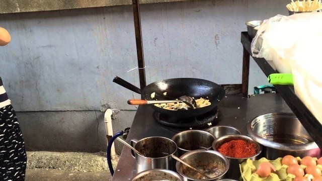 'Wuhan Street Food: Noodle Cart'