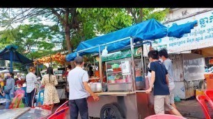 'Street Food Cart in Cambodia! Best Beef Noodle Soup, KuyTeav Soup at Toul Tompoung Market'