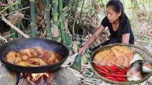 'Survival in the rainforest: Cooking Egg fish Chili delicious with Bamboo shoot for Lunch ideas'