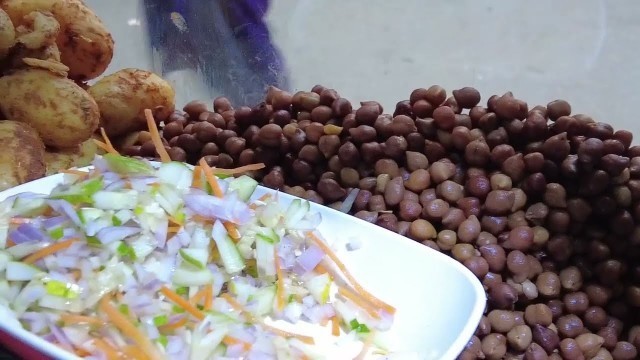 'Famous Chanachur Wala with Extreme Knife Skills  Bangladeshi street food Food Cart'