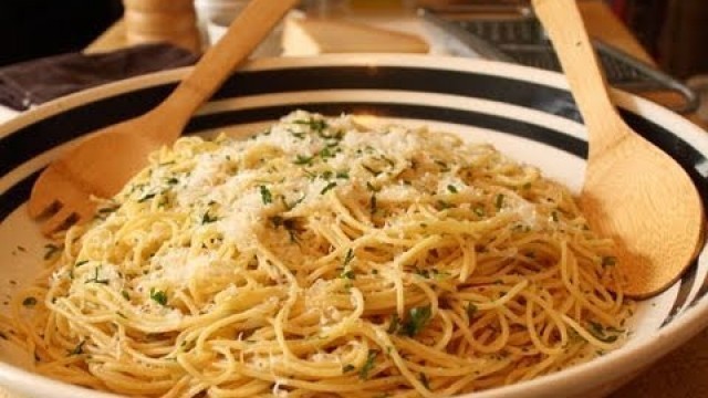 'Garlic Spaghetti - Spaghetti Aglio e Olio Recipe - Pasta with Garlic and Olive Oil'