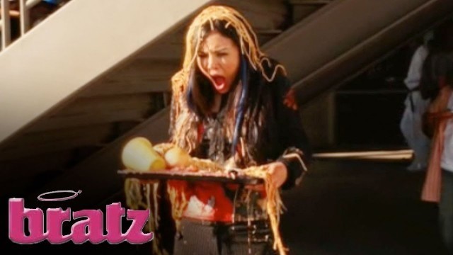 'The Bratz Start A Food Fight With Each Other And The School | Bratz'