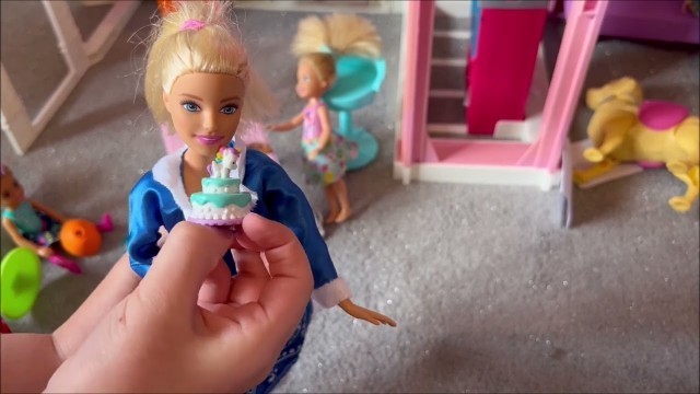 'Barbie and Friends Food Fight'