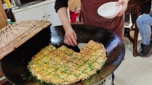 'Wuhan Traditional Breakfast Doupi(Sanxian Doupi)武汉三鲜豆皮 | Chinese Street Food'