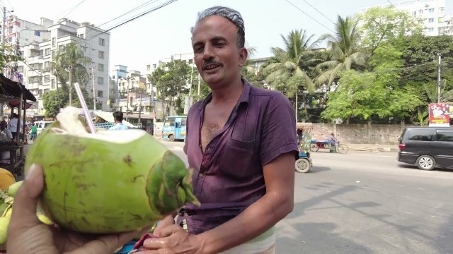 'chattogram | Style a Coconut Cutting | Amazing Street Food in chattogram | Food Cart'