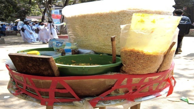 'Most Popular Jhal Muri from TSC Dhaka | Bangladeshi Street Food | Food Cart'