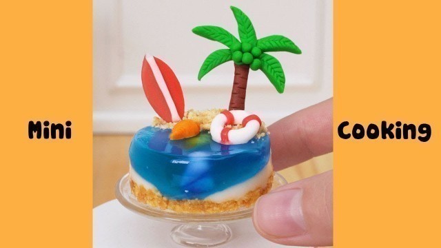 'Awesome Miniature Cake For Your Vacation'