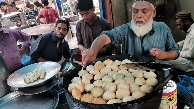 'KHASTA KACHORI | Ramadan Street Food Kachori at Food Street of Karachi Pakistan'