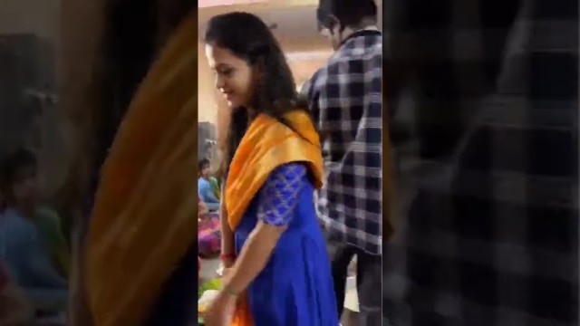 'அள்ளி அள்ளி உணவளிக்கும் மணிமேகலை