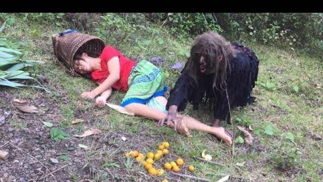 'Primitive life: A food competition between ethnic girls and beasts like Kinh Kong'