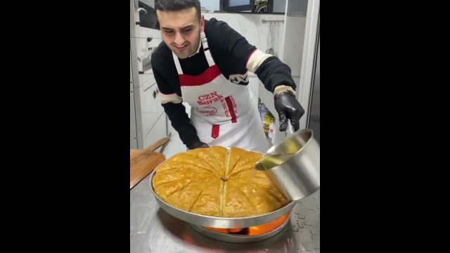 'CZN BURAK Turkish Famous Food #shorts #ytshorts #cznburak #cznburakfamousfood4'