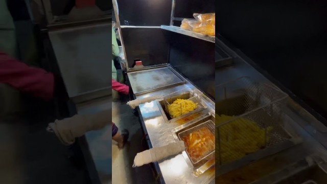 'Hygienic Cheesy Burger On The Street | Karachi Streetfood | Foodie Boys #Shorts'