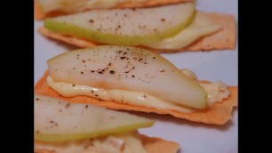 'Brie with Pear and Black Pepper Appetizer - Ripe Brie and Pear Party Bites'