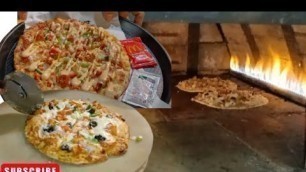 'Karachi ka munfarid Naan pizza.Karachi food street tandoori naan pizza.Turkish style naan pizza.'