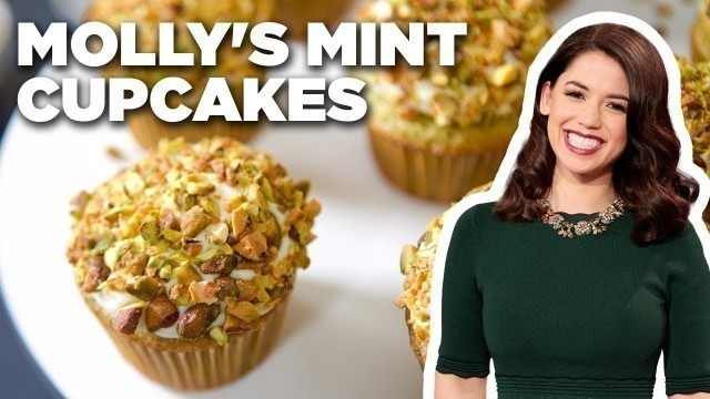 'Molly Yeh\'s Mint Cupcakes with Cream Cheese Frosting | Girl Meets Farm | Food Network'