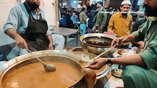 'Waheed Nihari in Food Street Karachi | Burns Road Food Street | Karachi Food Street'