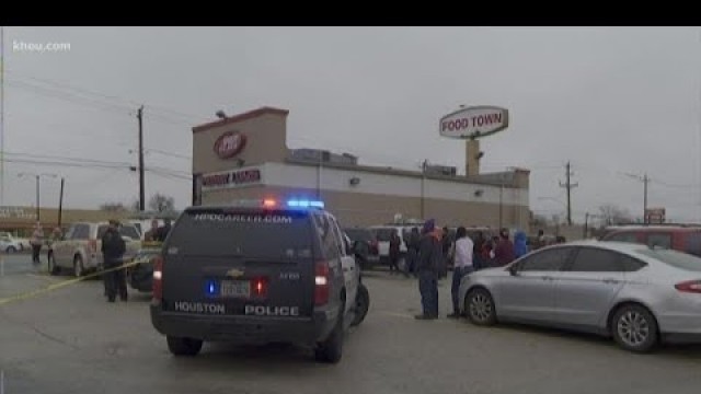 'Man shot, killed in Food Town parking lot'