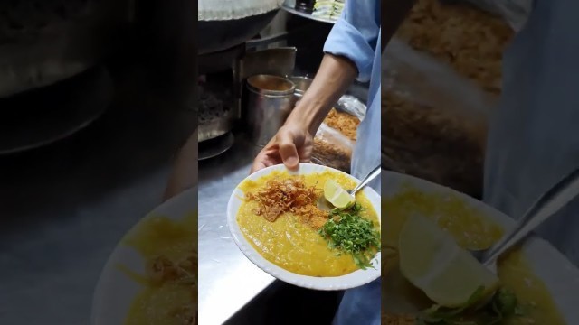 'Famous Daleem In Kharadar Karachi, Karachi street foods. VIP Mazedar Haleem.'