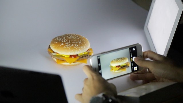 'How to Photograph a Fast Food Ad with an iPhone'