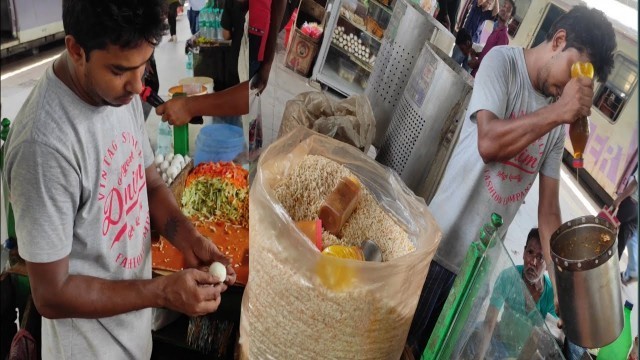 'Sealdah Staion Famous Egg Masala Muri ( Anda Jhal Muri ) - Indian Street Food'