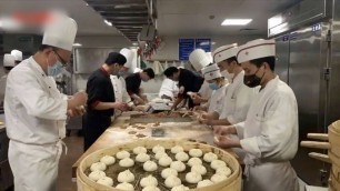 'Chefs brings home cooking to medical staff fighting COVID-19 in Wuhan'