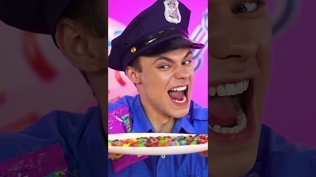 'COP FOOD VS JAIL FOOD CHALLENGE! ESCAPING FROM PRISON #Shorts'