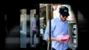 'Latest Adam Brody paparazzi pictures picking up some Chinese food 2009'