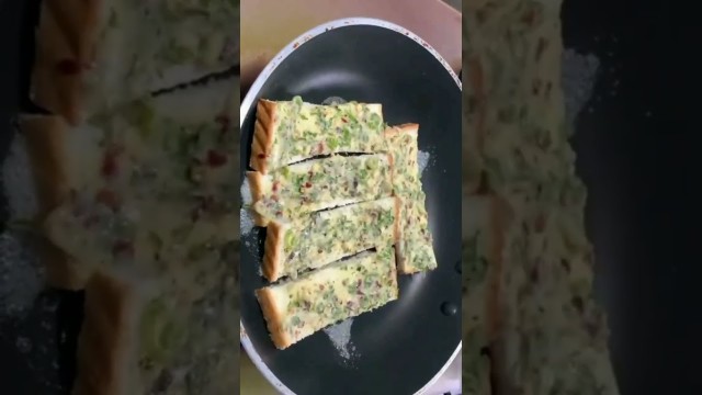 '#shorts #ytshorts #youtubeshort #trending #cooking #viral #mumbai #food #india  Garlic bread'