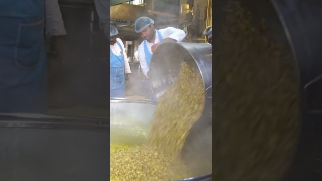 'Here\'s how sabzi gets made for 40,000 people during Baba Milan. #India #babmilan #international'