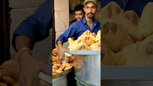 'CP Ki Famous Aaloo Kachodi l Food lover l Indian Street Food l @ArnamVLogs#shorts #short'