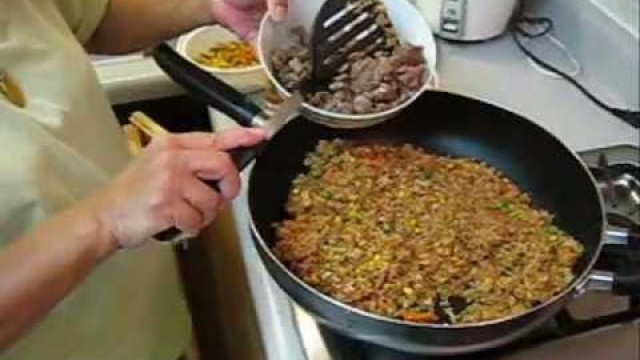 'How to Make Fried Rice - Authentic Chinese Style! Fast and Easy recipe!'