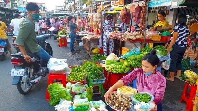 'Plenty Of Fresh Food @ ToulTompong In The Evening - Foods And People Activities'