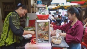 'Breakfast At Boeung Trabaek Market-Noodle Fish Soup(Vietnamese Noodle)And Fresh Food-People And Food'