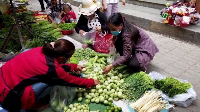 'Boeung Trabaek Market Food Show, Daily Fresh Foods And People Activities'