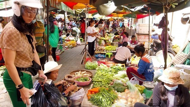 'Street Food Tour - Fresh Foods And People Activities In Phnom Penh Market'