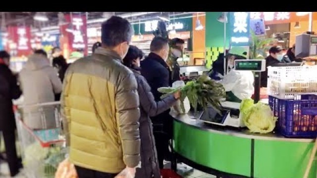 'CGTN reporter in Wuhan: Supermarkets have sufficient food'