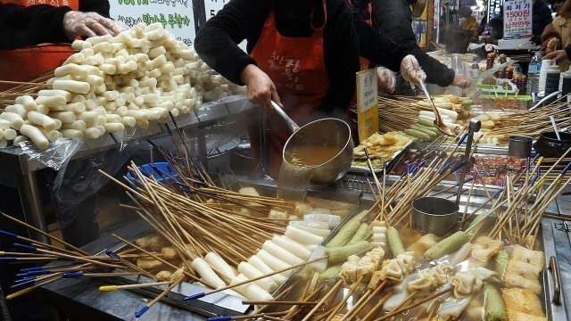 '어묵 하나로 억대 매출! 줄서서 먹는 어묵, 매운어묵, 순대꼬치 - 서문시장 / popular street snack, fish cake - korean street food'