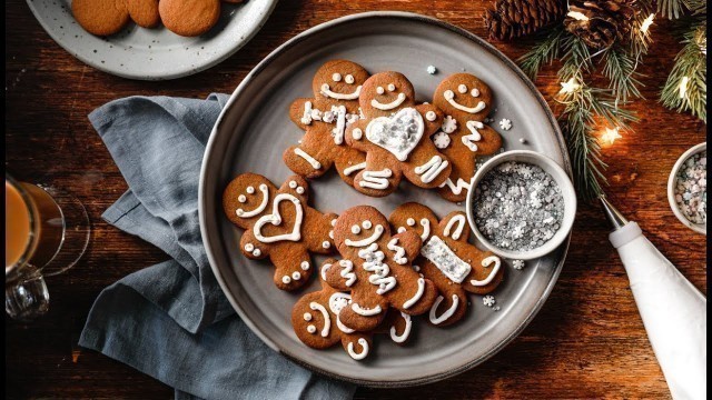 'How to Photograph Food with Holiday Lights'