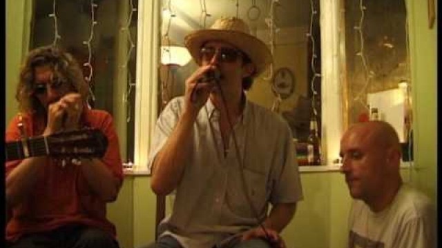 'alabama 3 larry love live accoustic @ mama cherries soulfood shack brighton 2001 part 2 of 4.'