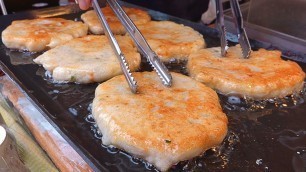 'Fishcake Sandwich, Fishcake Pancake (Eomuk Hotteok) - Korean Street Food'