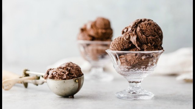 '5 Tips for Styling Ice Cream for Food Photography'