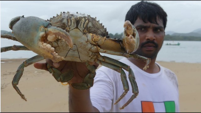 'BIG CRAB CAUGHT AND COOKING IN GOA BACKWATER | CRAB CURRY  MAKING | SEAFOOD RECIPES street food'