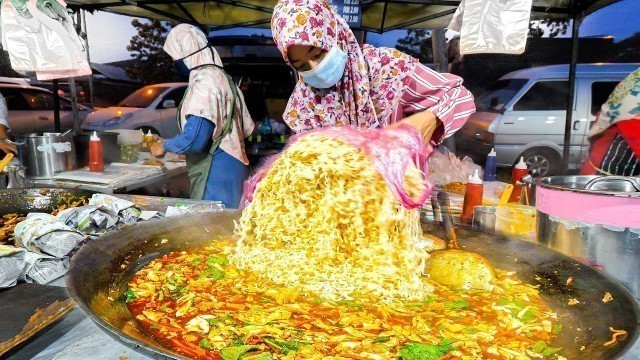 '$0.49 BIGGEST and CHEAPEST Street NOODLES in the WORLD! + BEST MALAY Street Food Tour of Terengganu!'