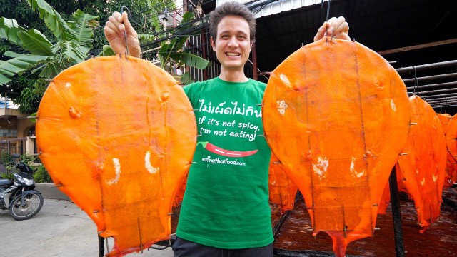 'Unique Thai Food - DUCK GUITAR!! Extreme Crispy Skin in Bangkok!'