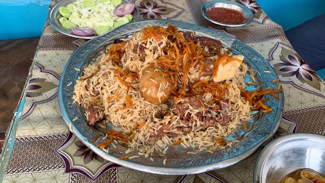 'Street Food In Peshawar - MOUNTAIN OF KABULI PULAO - Chapal Kebab, Raw Meat BBQ in Pakistan'