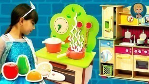 'Play Cooking Food with DELUXE Kitchen Toy Set from Frozen Princess Elsa'